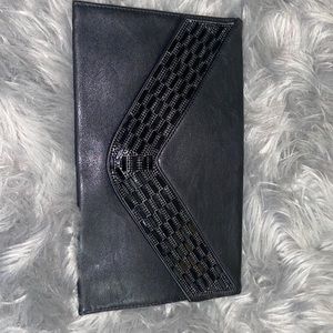 A elegant clutch for occasions it’s a new bag but no tag